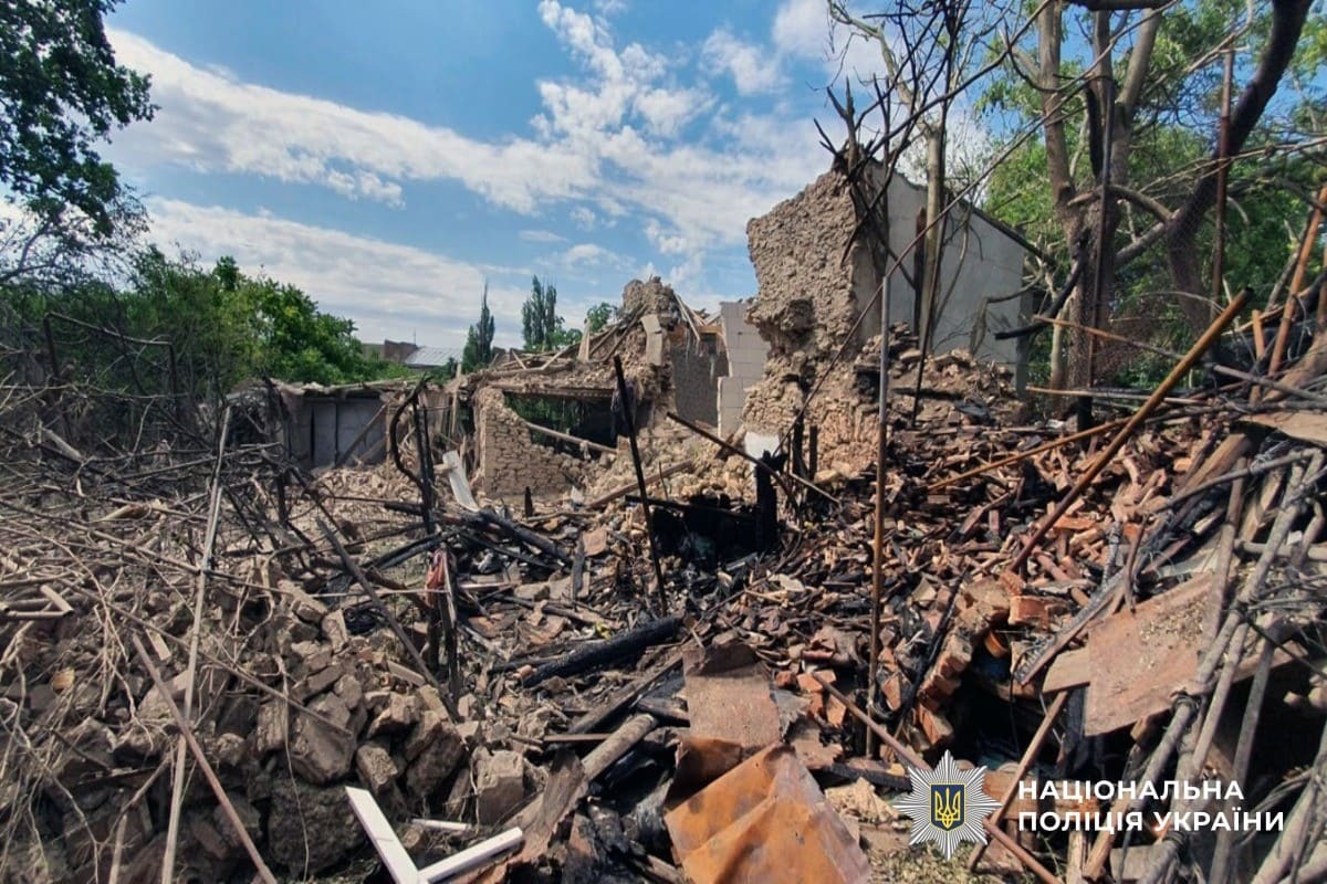 Пошкоджено будинки, освітні заклади та газопроводи: наслідки обстрілів Херсонщини (фото)