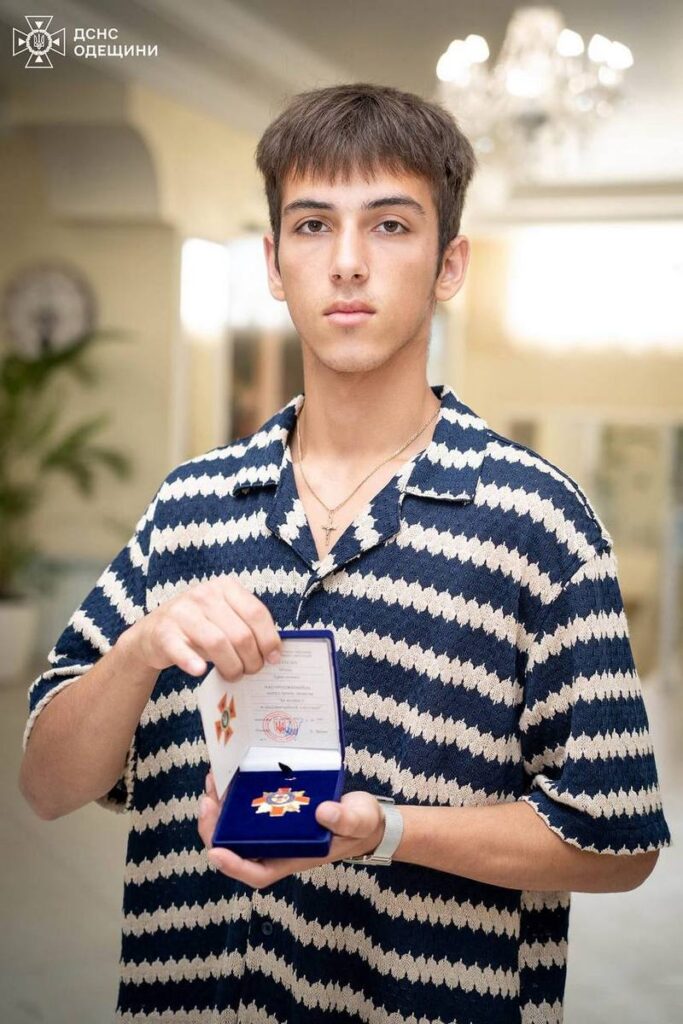 Підліток з Одещини отримав нагороду від ДСНС