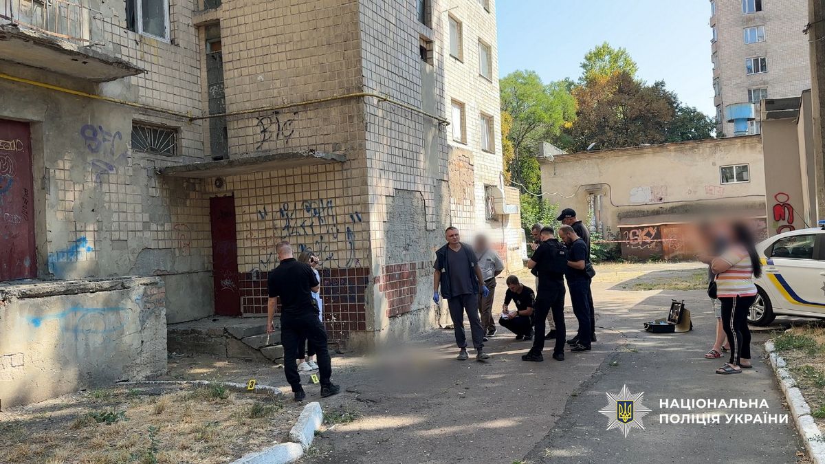 Жінку, яка викинула немовля з вікна гуртожитку в Одесі, затримали правоохоронці