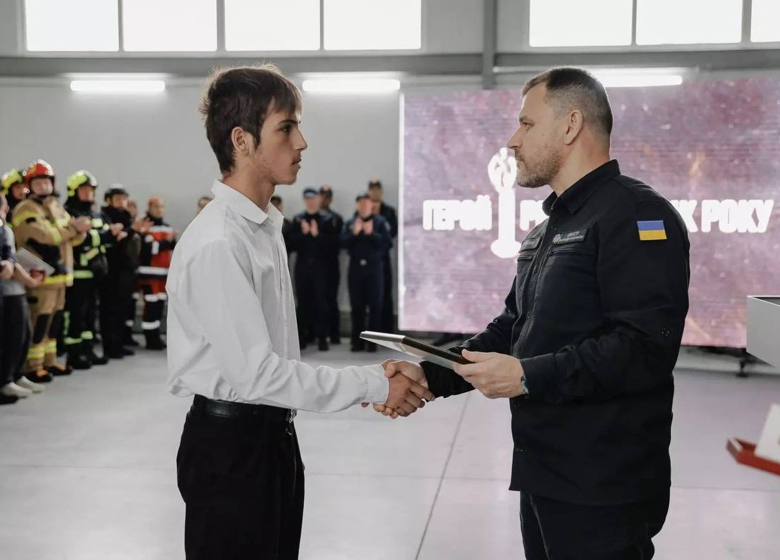Підліток з Одещини отримав ще одну відзнаку за порятунок друга з-під завалів після ворожого удару