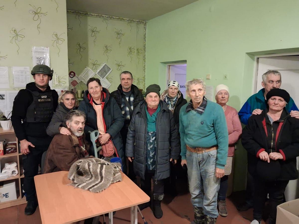 «Це була максимально страшна евакуація»: під прикриттям військових з Берислава вдалося вивезти 10 людей
