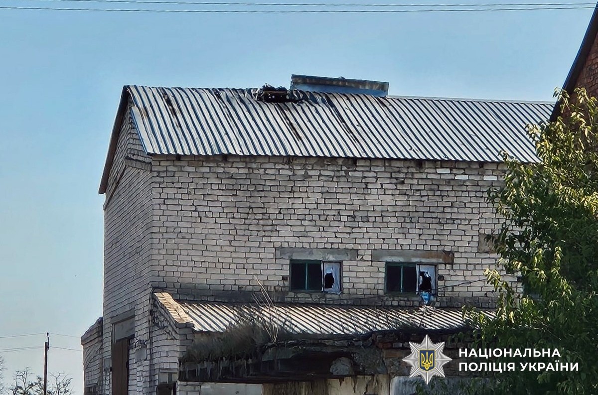 Пошкоджено ферму, кав’ярню, дитсадок: наслідки ворожих ударів на Херсонщині (фото)