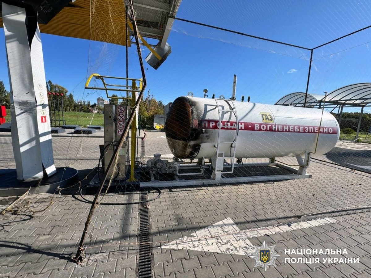 Високий ризик ворожих ударів: на Херсонщині водіїв закликають не скупчуватися на АЗС