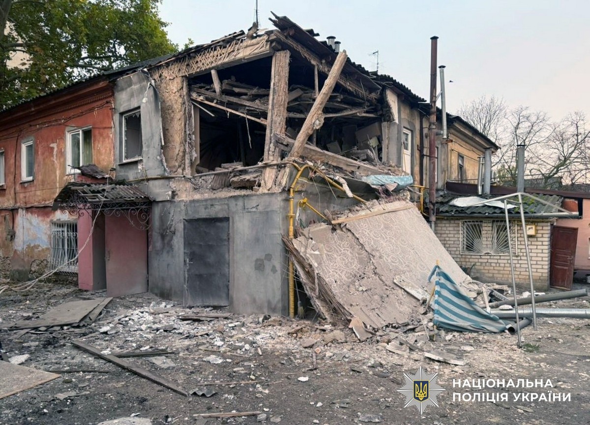 Били з артилерії, РСЗВ, мінометів та БпЛА: поліція – про наслідки ворожих ударів по Херсонщині