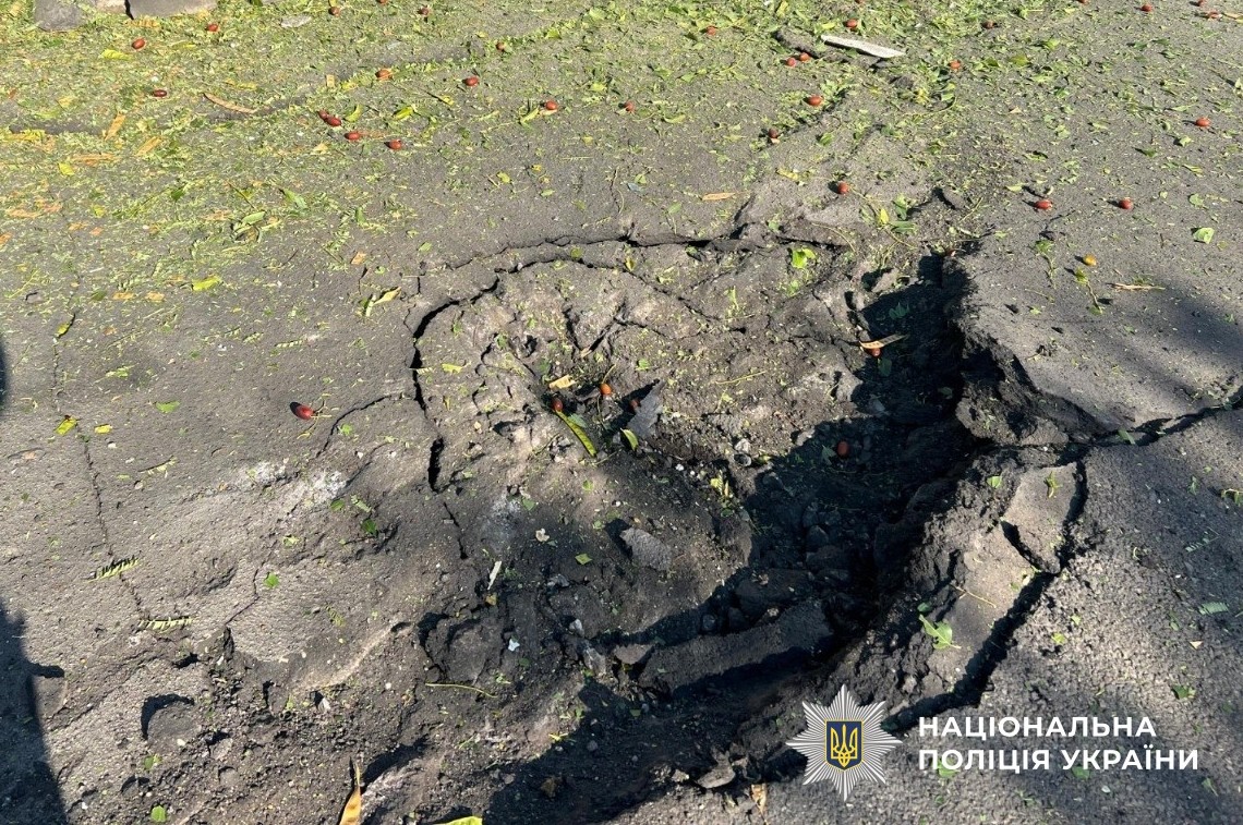 Ворог знову атакував автомобіль з гуманітаркою: поліція – про наслідки ударів по Херсонщині