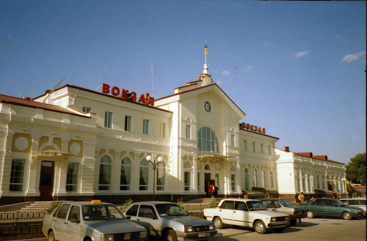 16 жовтня до Херсона прибув перший потяг: історія залізничного вокзалу
