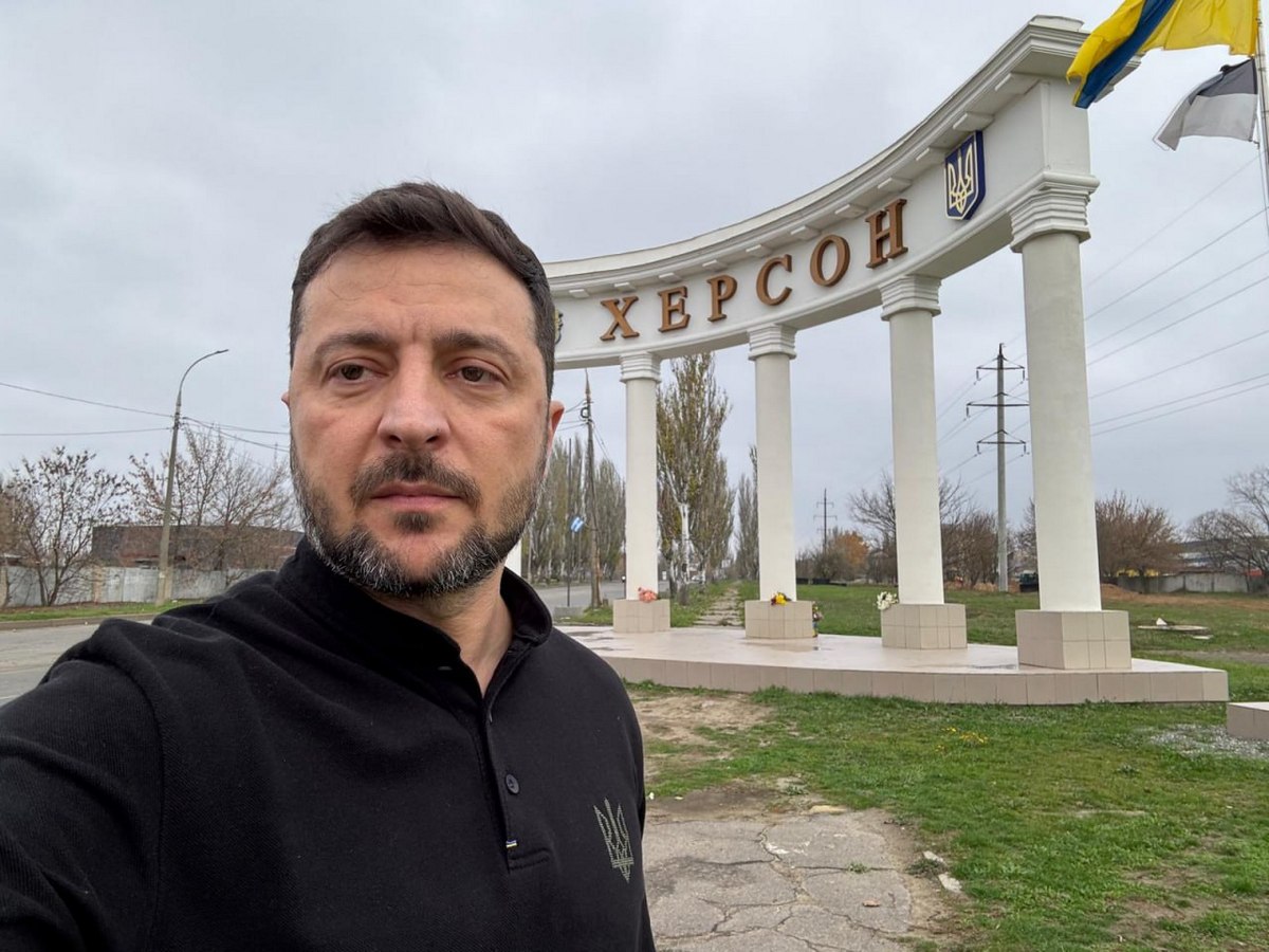 Президент України відвідав Херсон у річницю звільнення міста від окупації