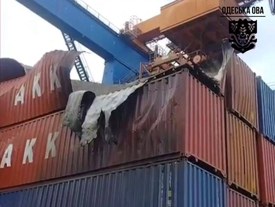 Ворог вдарив по портовій інфраструктурі Одещини: є загиблий та поранені