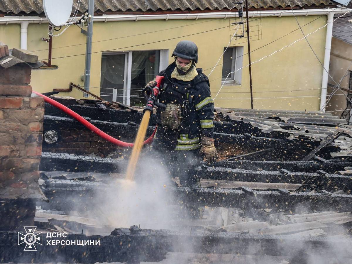 Ворожі «Молнії» атакували Зеленівку й Херсон: пошкоджено житлові будинки