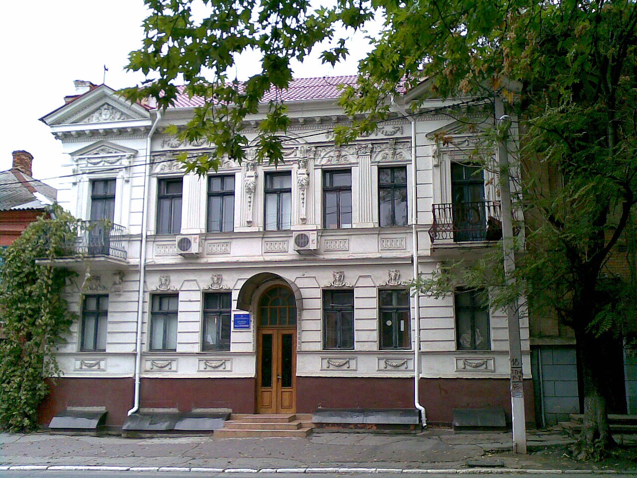 Інструменти за 4 роки у підвалі зіпсувалися: Херсонській філармонії потрібна допомога
