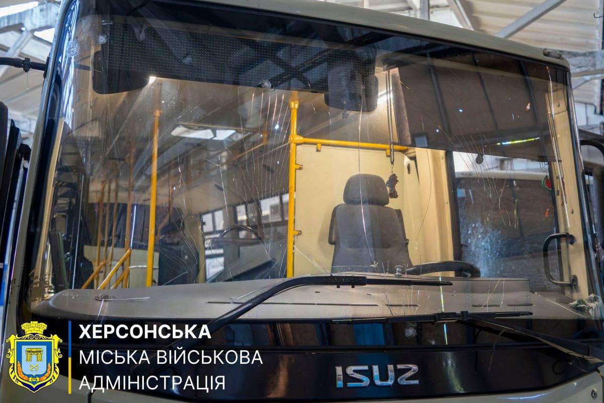 Тимчасово призупинено сполучення між Херсоном і Комишанами – під ворожий удар потрапила маршрутка