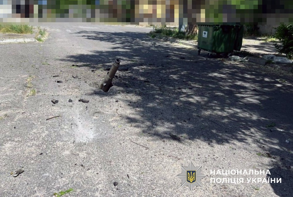 снаряд Град в асфальті
