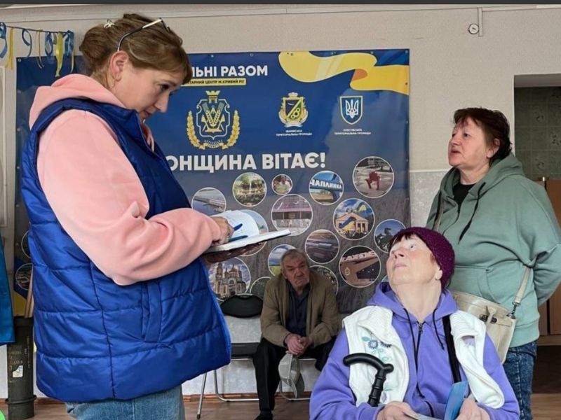 Переселенцям з Херсонщини надали гуманітарну та психологічну допомогу у Кривому Розі