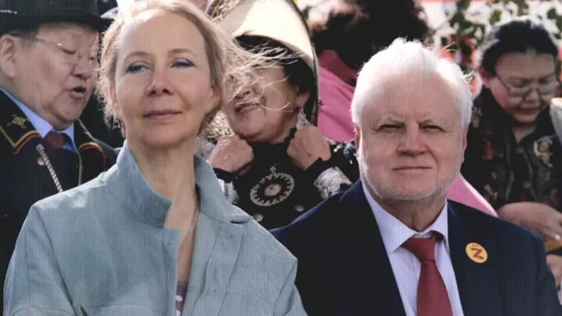 Варламова та Миронов - всиновили викрадену з Херсона дівчинку
