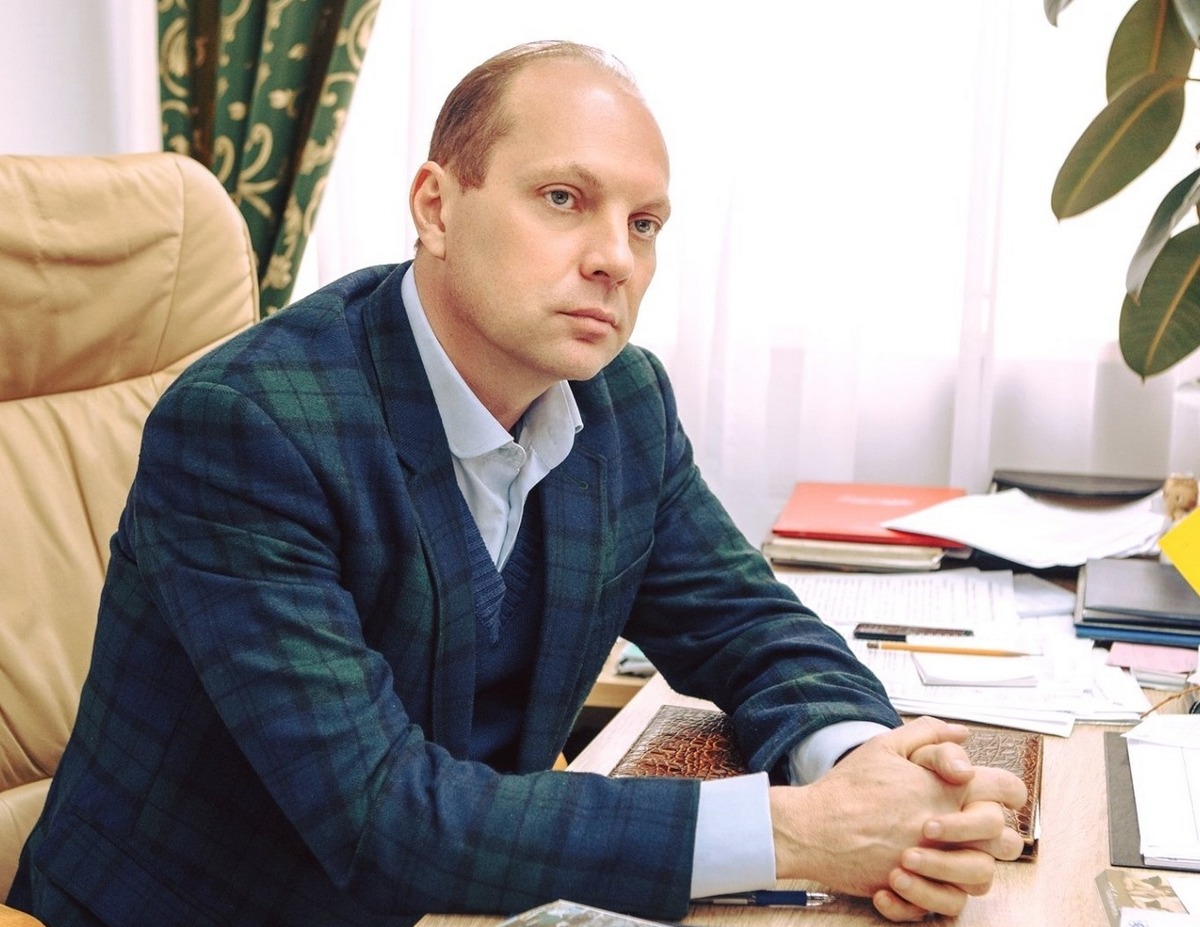 Директора херсонського ліцею забрали в ТЦК та направили до військової частини