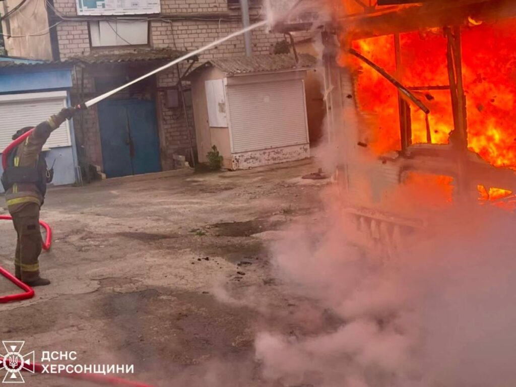 Наслідки атаки російських дронів на ринок у Херсоні