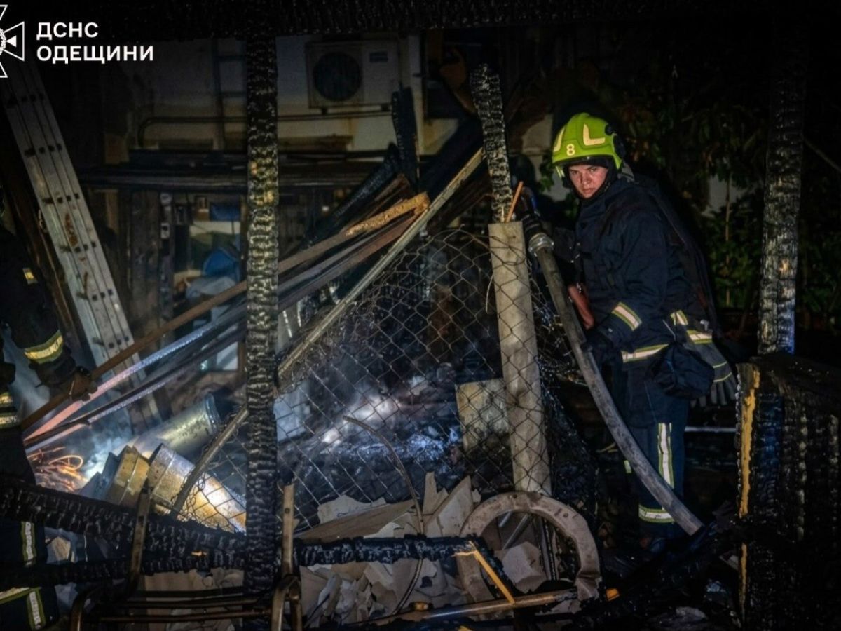 Росіяни вночі атакували Одещину: пошкоджені будинки, храм і вантажівки (ФОТО)