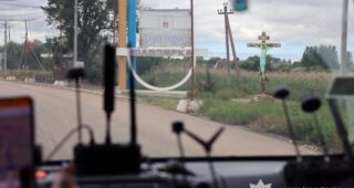 «І тоді починається пекло»: жителька Білозерки розповіла про будні тих, хто залишається в селищі