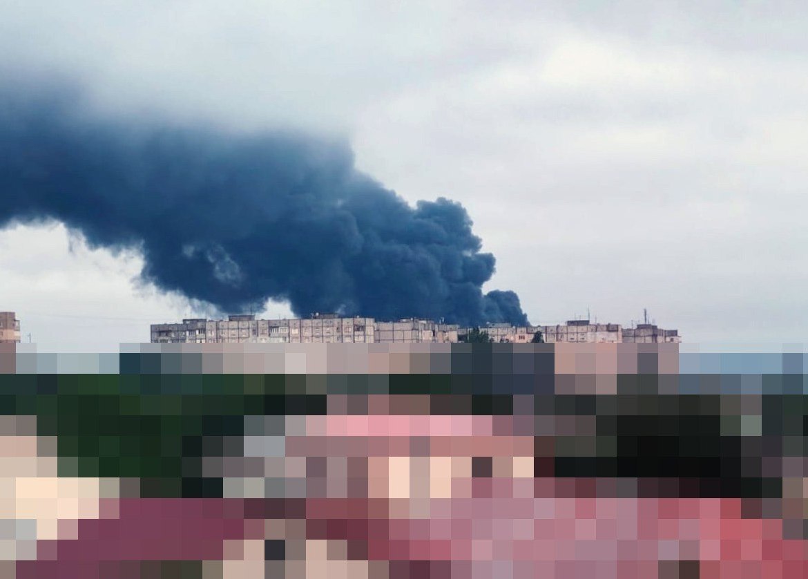 Ворожі бомби летіли на підприємство, завод і приватні будинки: поліція – про наслідки ударів по Херсонщині