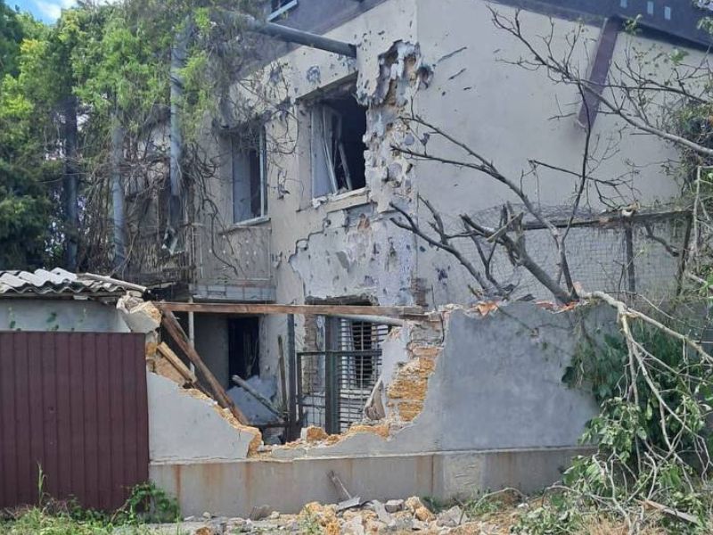 Росія знову вдарила по Комишанах: пошкоджено понад 10 будинків