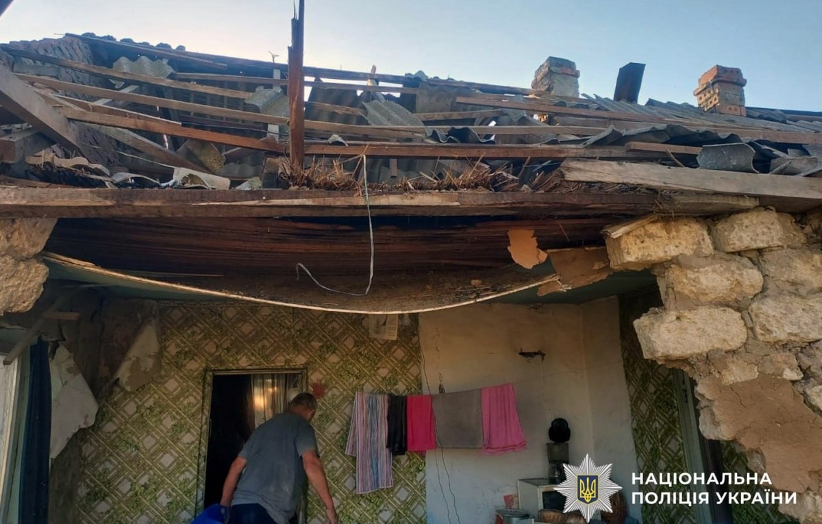 Пошкоджені будинки, склад і транспорт: наслідки ударів по Херсонщині за добу (фото)