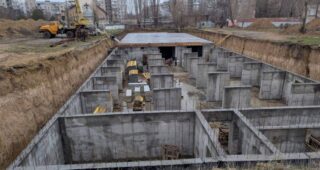 Нові підозри, розірвані договори, штраф: скандал із підземними школами в Херсоні виходить на новий рівень