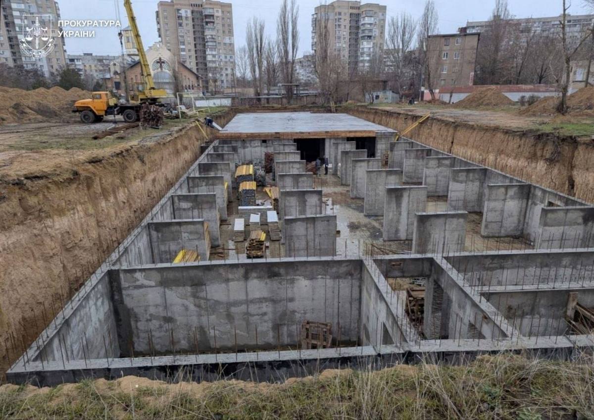 Нові підозри, розірвані договори, штраф: скандал із підземними школами в Херсоні виходить на новий рівень