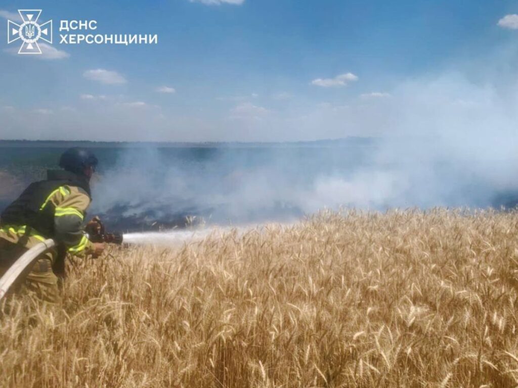 Пожежі на Херсонщині після російських атак