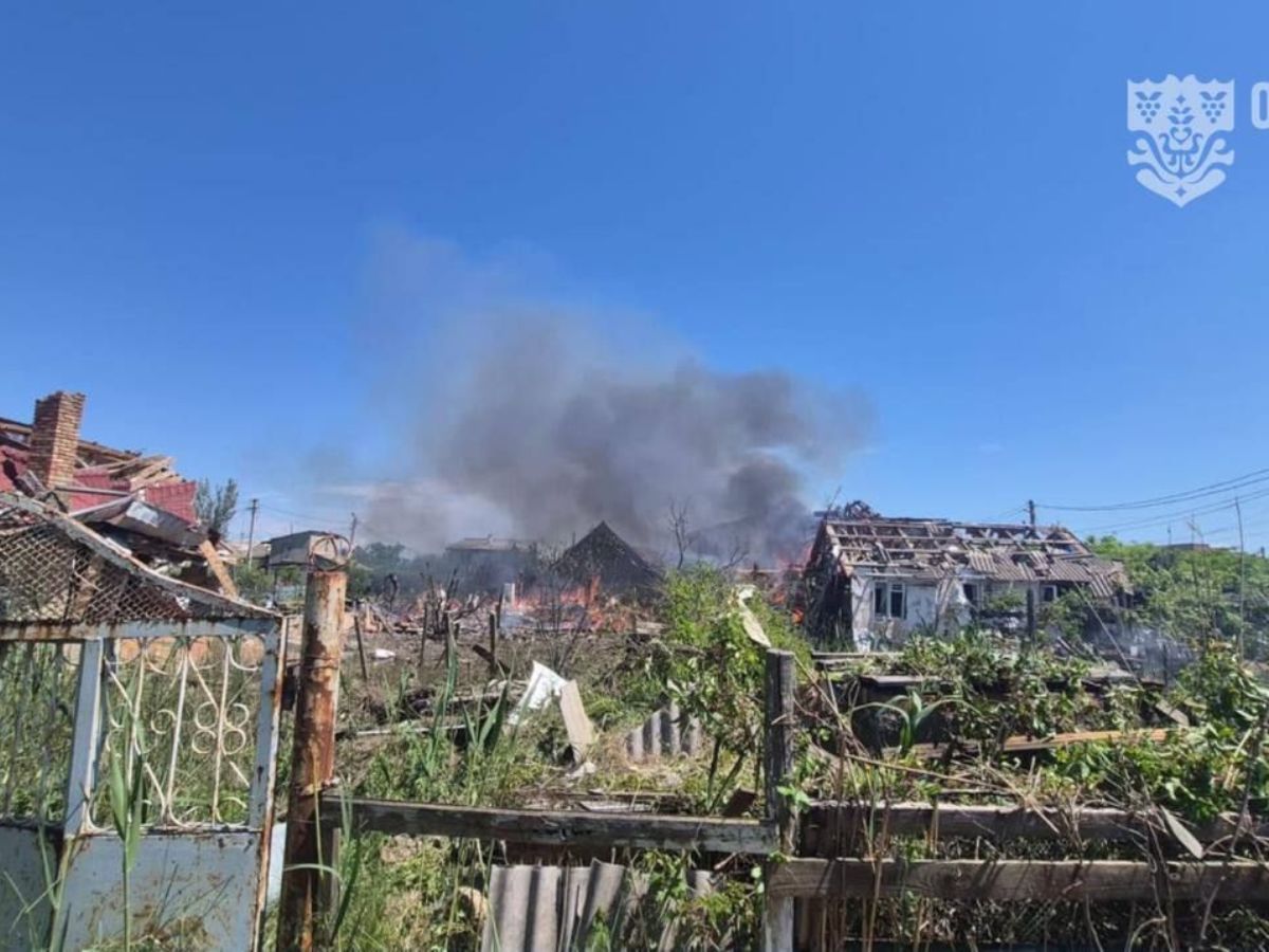 Ворожа ракета вдарила по приватному сектору на Одещині: є поранені (ФОТО)