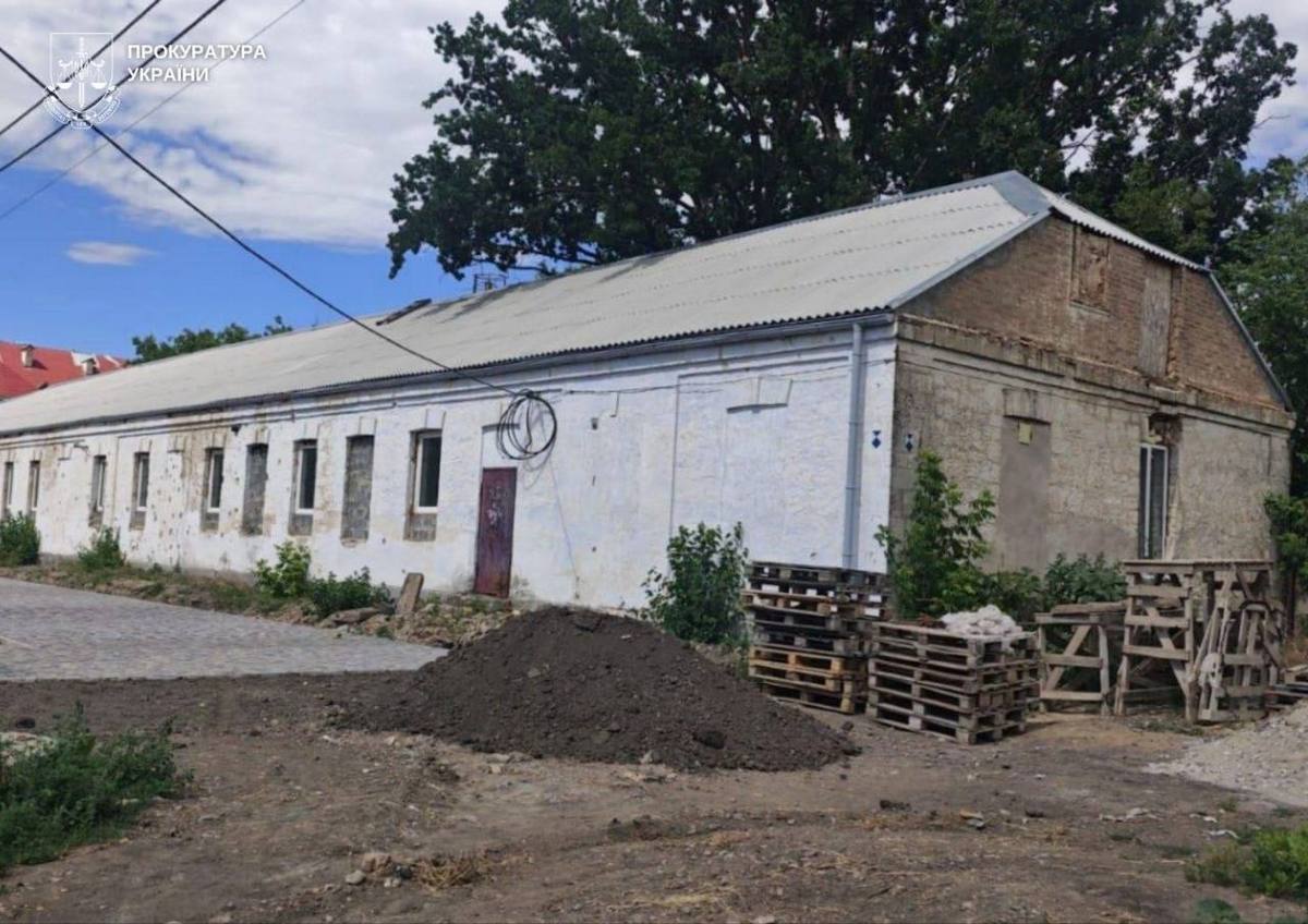 Крадій алкоголю з АТБ отримав підозру в розкраданні бюджетних коштів на Херсонщині