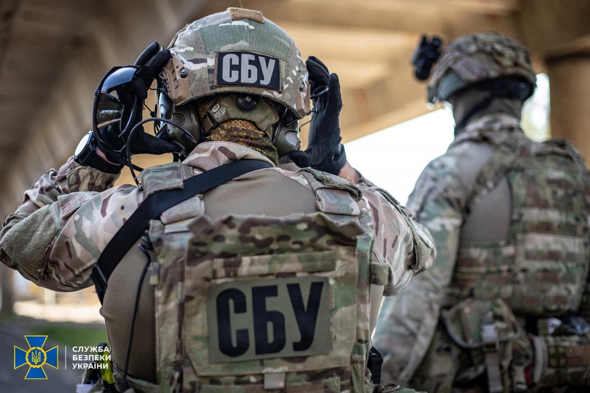 «За оборону Миколаєва» і «За оборону та визволення Херсона»: нагородили співробітників СБУ Херсонщини