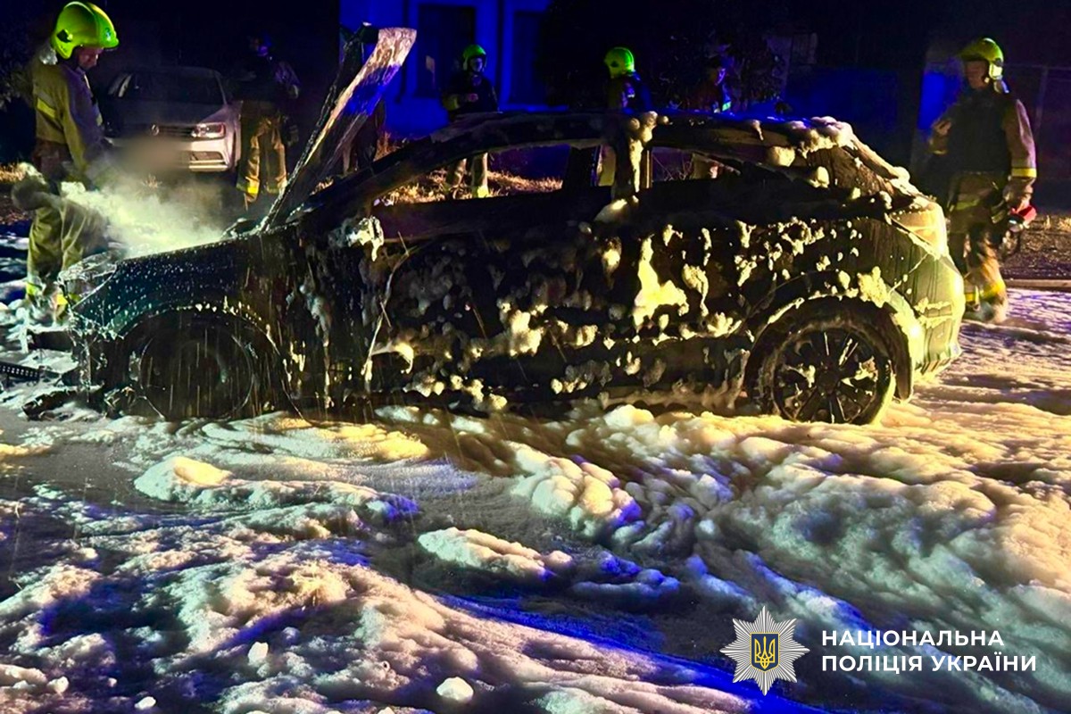 У Миколаєві затримано двох підозрюваних в підпалі автівки військовослужбовця