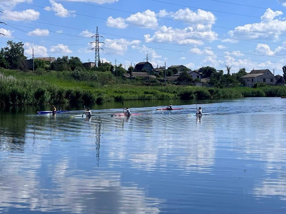 Юні веслувальники змагалися в Одесі до Дня Конституції: визначили переможців турніру