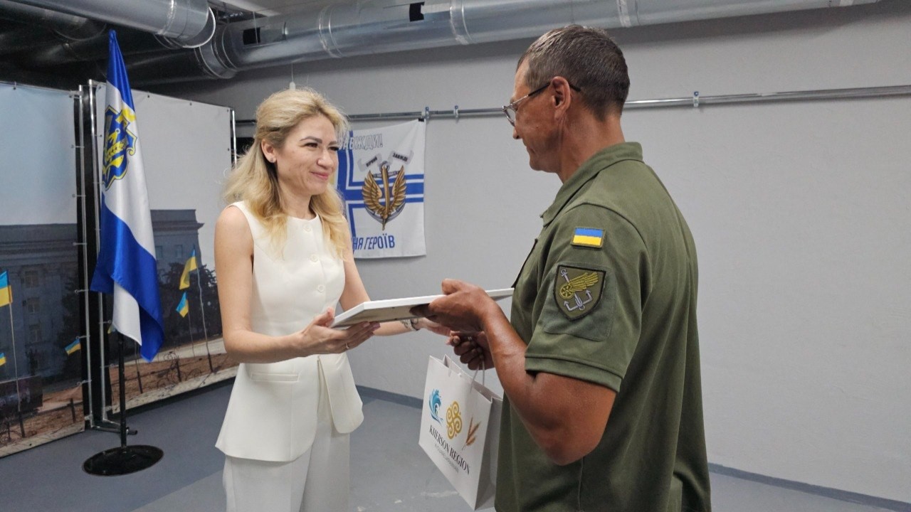 На Херсонщині відзначили фахівців, які займаються антидроновим захистом і ліквідовують наслідки обстрілів
