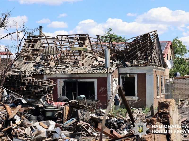 Пошкоджено 104 цивільні об’єкти: поліція показала наслідки ворожих атак на Херсонщині за добу