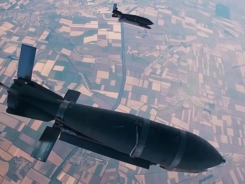 Росіяни скинули КАБи на Зеленівку: поранено 2 дитини