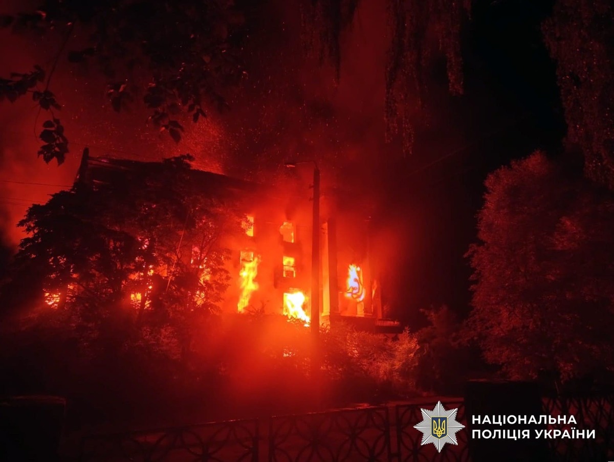 Російські терористи атакували Дар’ївську громаду 4 авіабомбами