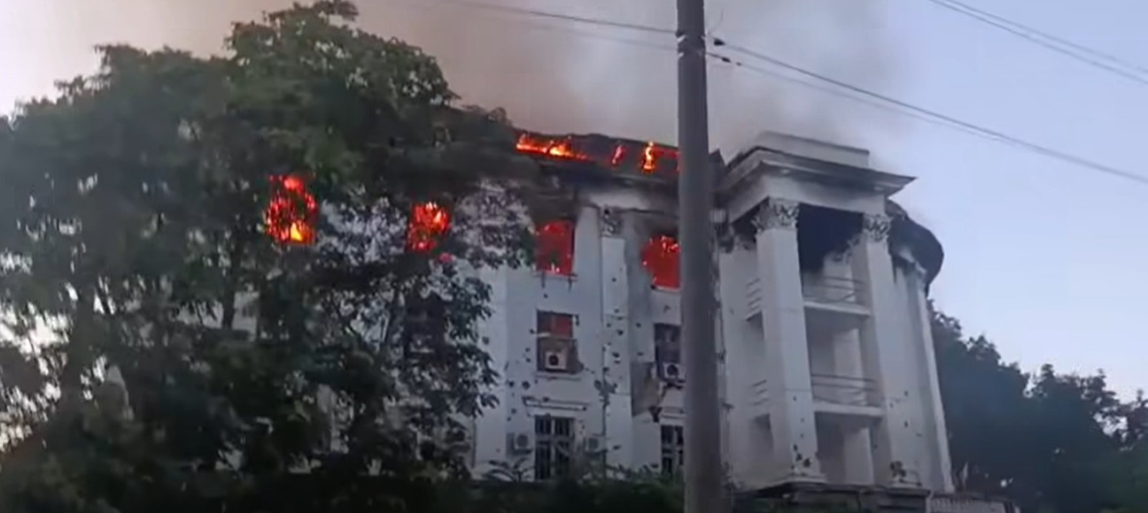 У Херсоні ворог знищує будівлі закладів морської освіти (фото, відео)
