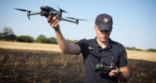 «Моя задача – показати колегам те, чого не можна побачити на землі»: історія одеського рятувальника