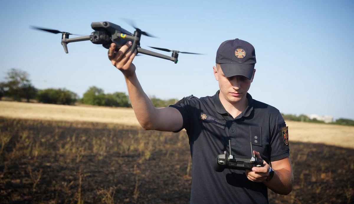 «Моя задача – показати колегам те, чого не можна побачити на землі»: історія одеського рятувальника