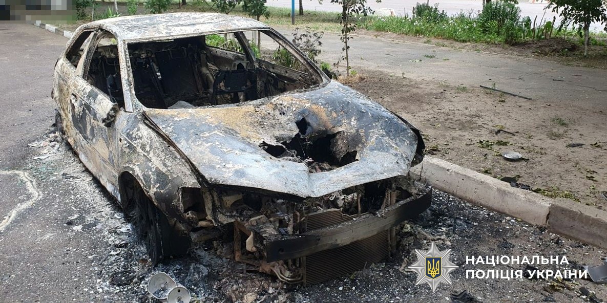 Під прицілом ворога – службові й цивільні автомобілі: поліція – про наслідки ударів по Херсонщині (фото)