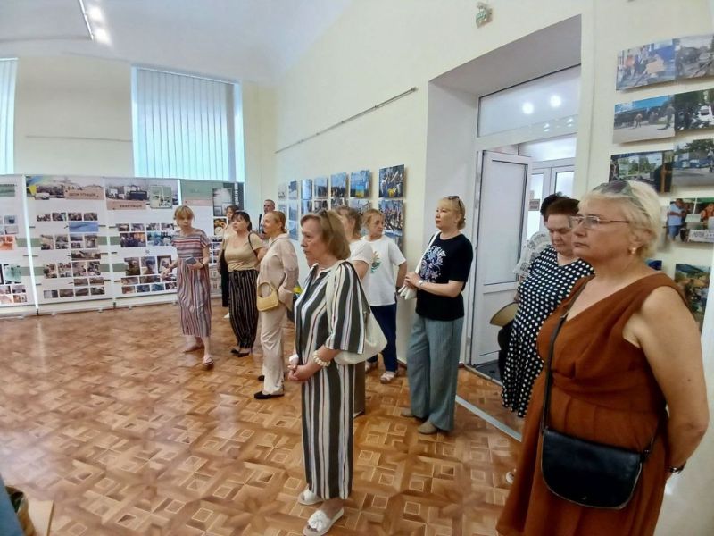 В Одесі відкрили виставку про незламний Херсон: експонати, що пережили окупацію, покажуть усім охочим