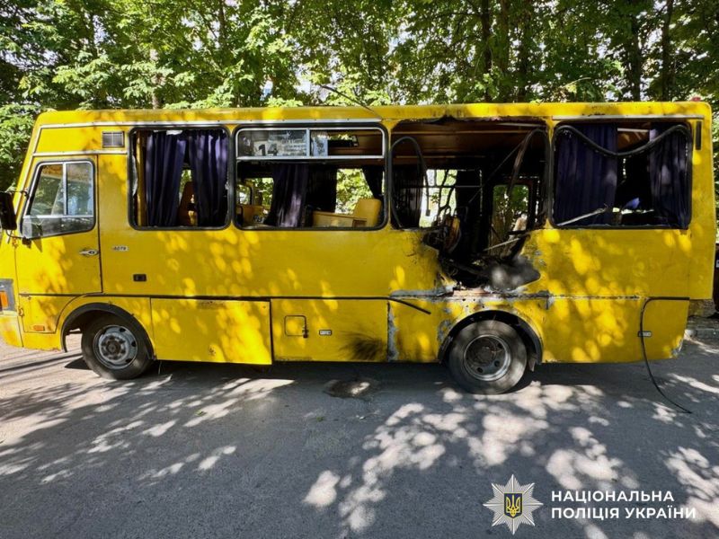 Удар по маршрутці та атака на адмінбудівлю: що пережила Херсонщина за добу
