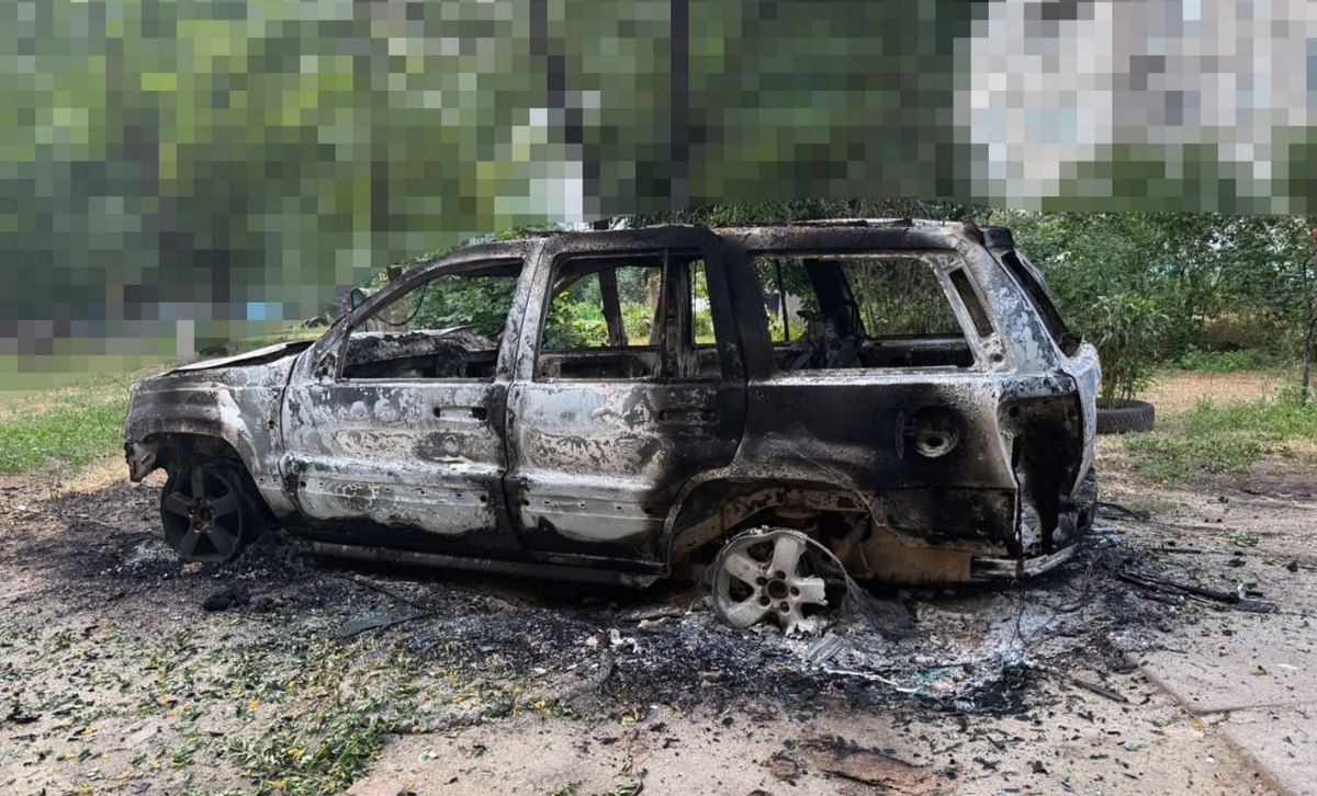 Маршрутка, сільгосптехніка та приватні авто: на Херсонщині ворог полює на усі види транспорту (фото)