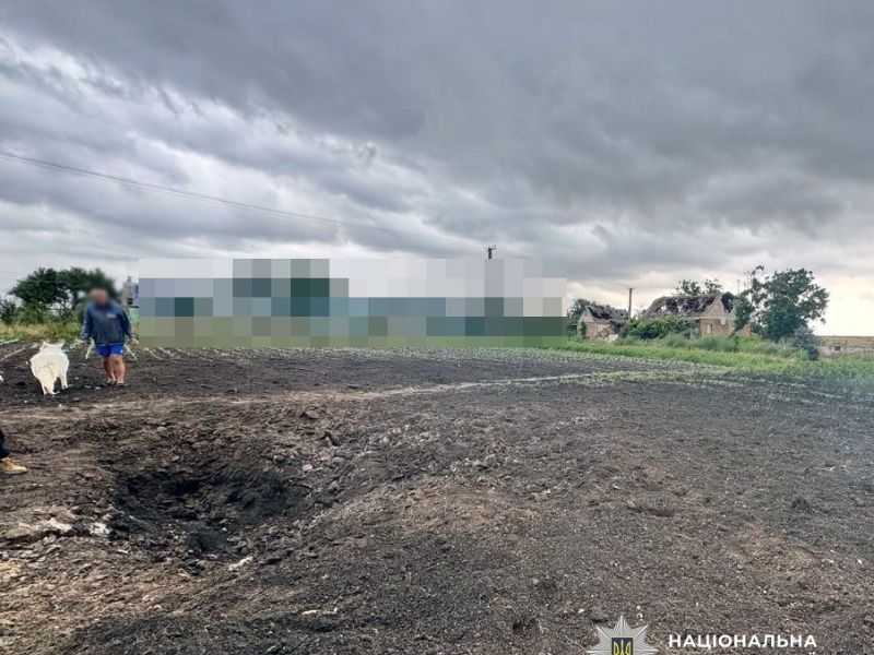 Поліцейські документують наслідки російських обстрілів на Херсонщині
