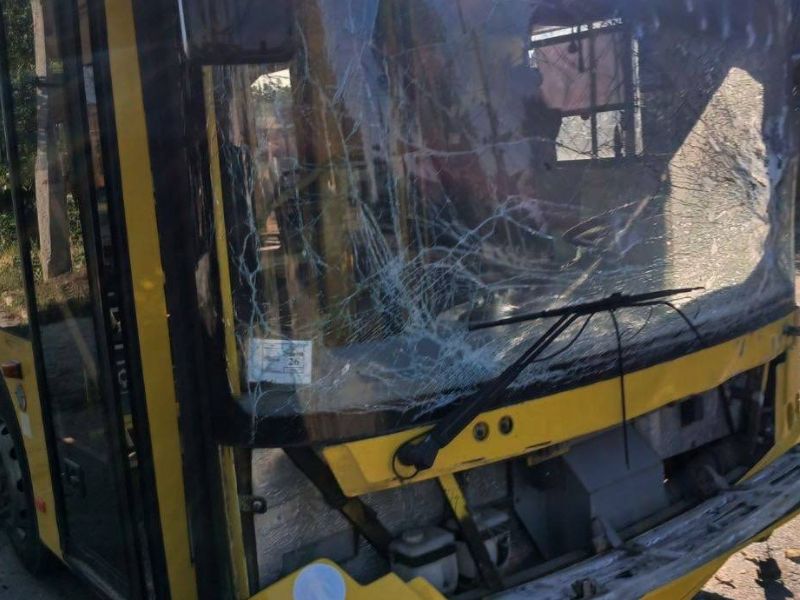 Окупанти вдарили по тролейбусу в Херсоні