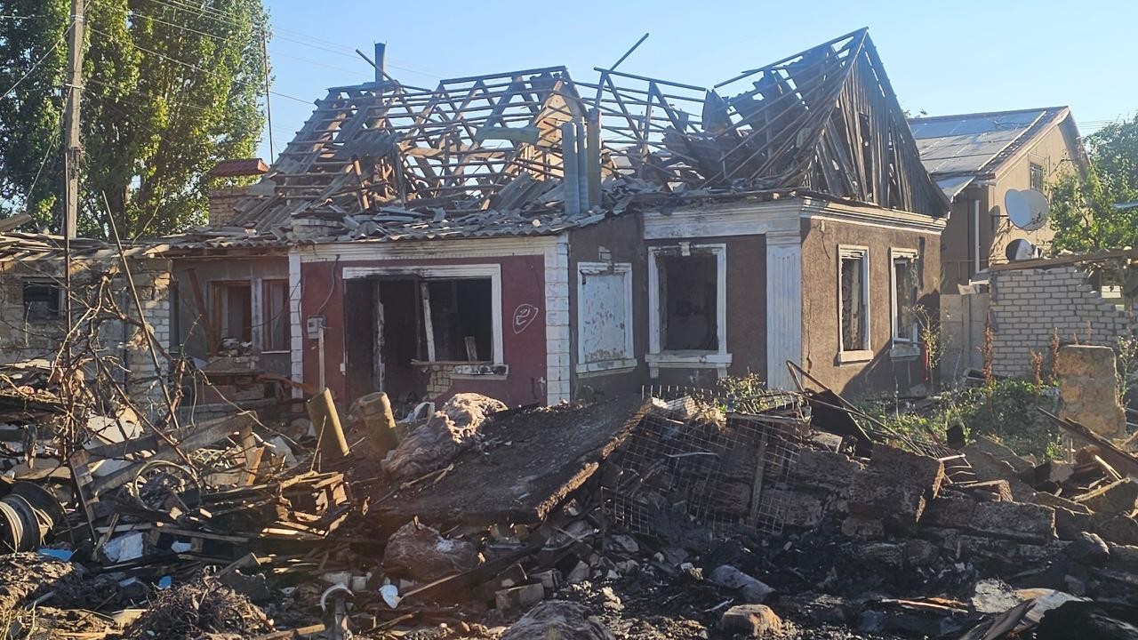 Двоє загиблих та десятеро поранених, знищено будинки: як минув день на Херсонщині