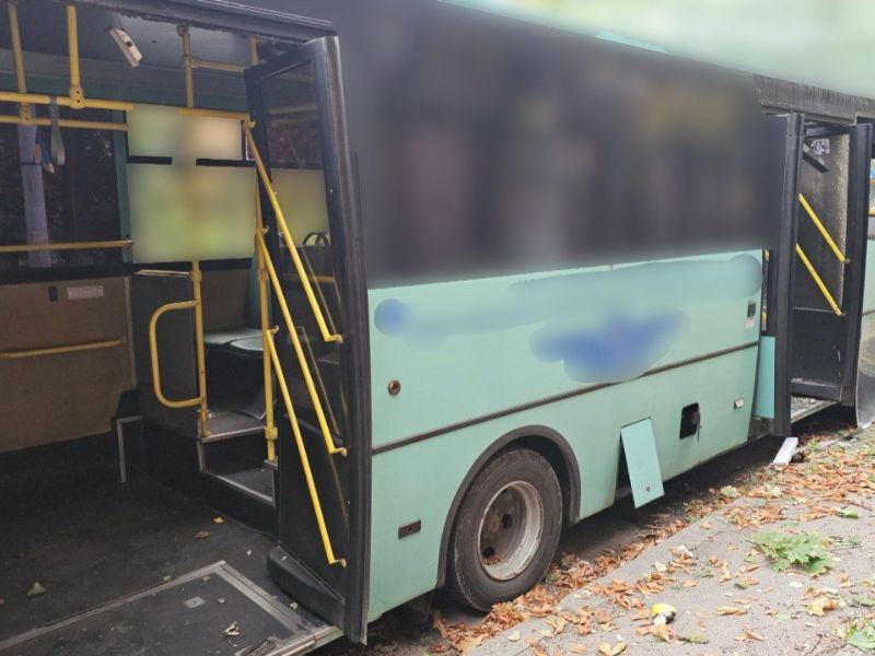 Наслідки атаки дрона на маршрутку в Херсоні