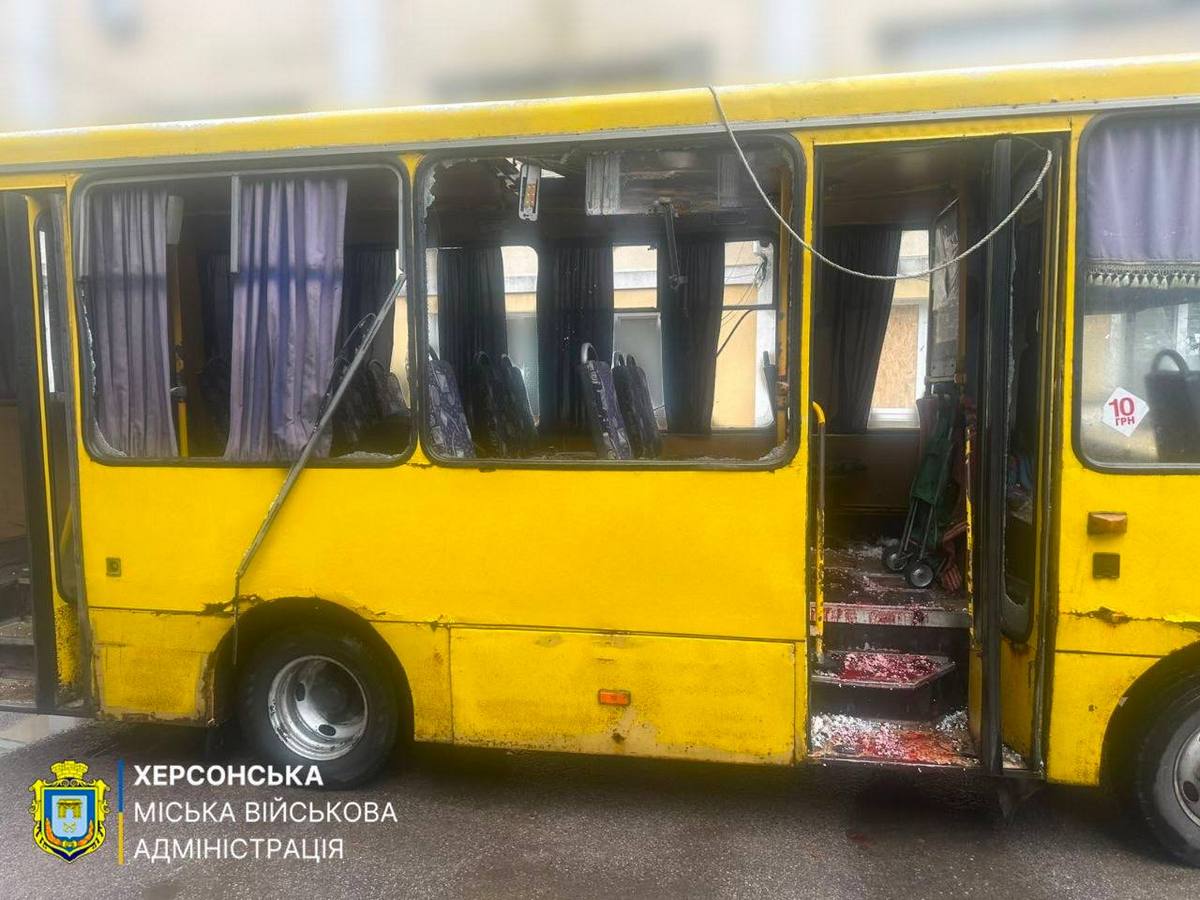 У Херсоні рашисти атакували маршрутку: є загиблі та поранені
