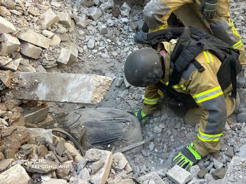 У Херсоні завершили пошуково-рятувальну операцію після авіаудару